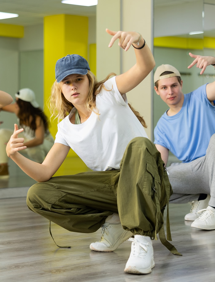 INSTRUCTOR DE FITNESS DANCE (Reggaetón, Latino, Pop, Dance y Axé) a Distancia